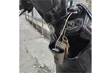 對錯眼了　機車男躲閃警視線原來藏安毒