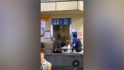 西門町黑衣女砸街頭藝人音箱　路人勸阻遭出腳還亮出利器