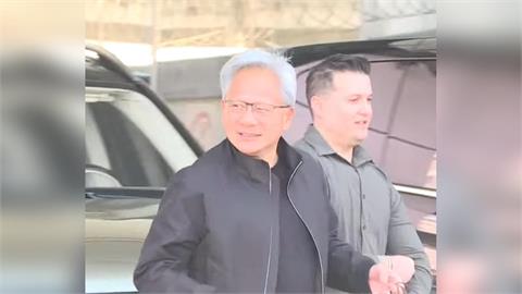 快新聞／黃仁勳抵台！分送三明治、養樂多　粉絲要求簽名來者不拒
