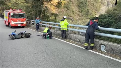 最新/霧台鄉自摔車禍消防人員趕往 驚見女騎士摔飛下方溪谷20公尺處