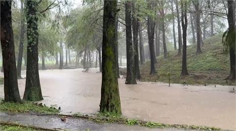 快新聞／宜蘭豪雨來襲！羅東四維路積水15公分拉封鎖線　蘇澳永春里淹水畫面曝光
