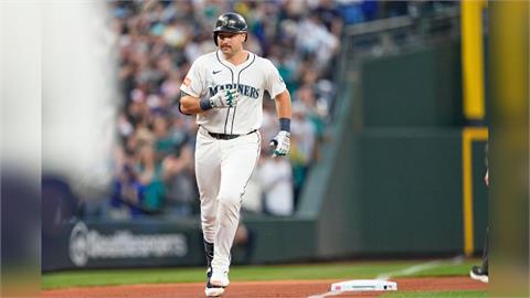 MLB(影)／逼近60大關！水手重砲捕手勞雷炸裂深遠陽春砲　本季第59轟出爐