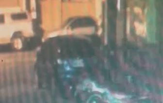 愛車無端遭「踹凹噴漆」懷疑店家故意破壞　車主氣炸報警被反告