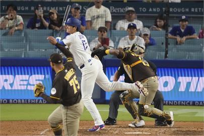 MLB(影)／又丟人啦！大谷被砸第二次　道奇教士4連戰8觸身爆發大場面