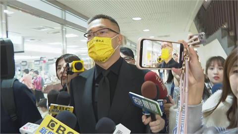 朱學恒強吻鍾沛君「求調解破局」　四叉貓2度送花「放這」網笑：夠狠