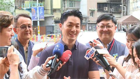曹興誠嗆蔣萬安「不敢跟沈伯洋辯論」　他笑答：最不敢跟太太辯論