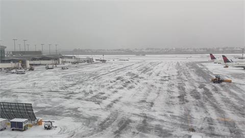 美國冰雪風暴擾亂耶誕假期　上千航班取消或延誤　逾3萬戶停電