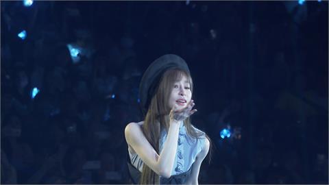 Jessica驚喜現身王心凌演唱會　全程中文開唱、甜蜜小互動嗨翻粉絲