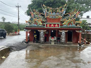 快新聞／不要再淹了！潭美颱風+東北季風雨勢增強　金山長興宮附近居民不敢睡覺