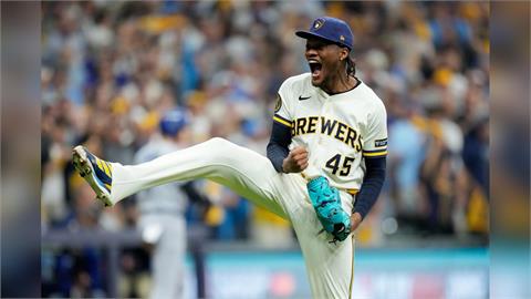 MLB(影)/國聯冠軍賽G1釀酒人關鍵安打逆轉!2比1奪勝道奇明推山本由伸先發