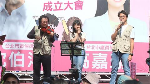 與高嘉瑜合唱、王世堅小提琴伴奏　沈伯洋助選秀歌藝、國客語攏欸通