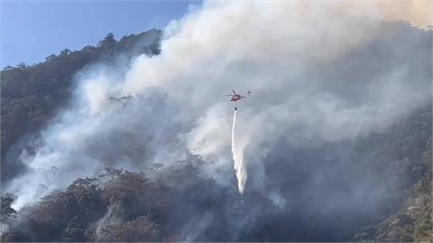 新春南投埔里火燒山　直升機分梯次取潭水滅火