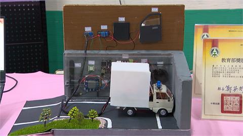 自撞救命神器！　台中高中生發明「車禍自動警報系統」