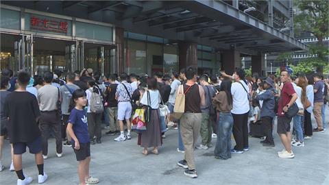 快新聞／「店王」重生！新光三越台中店今復業　第一天中午人潮破萬
