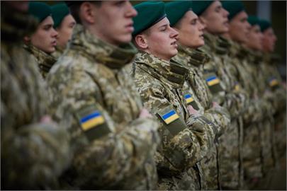 烏克蘭宣布禁止18-60歲男性公民離境！　徵召新兵、後備軍人