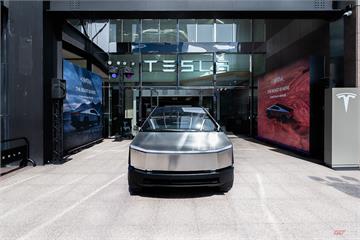 Tesla 純電皮卡 Cybertruck 硬派巡展今日開展