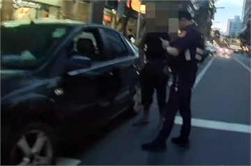 又是毒駕！中壢男斑馬線違停遭盤查 神情恍惚引警察懷疑