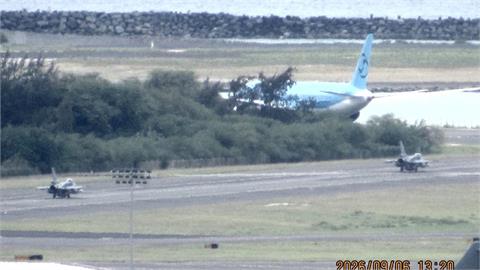 軍購F-16V首批估近期飛返台　夏威夷基地直擊2架戰機