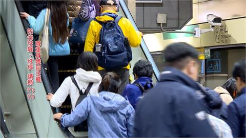 捷運手扶梯有色狼! 女遭"兩度襲臀"怒找保全逮人