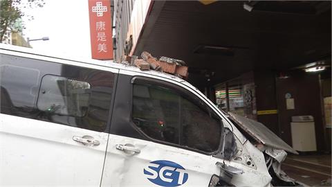 三立採訪車暴衝撞進銀行　10輕重傷緊急送醫