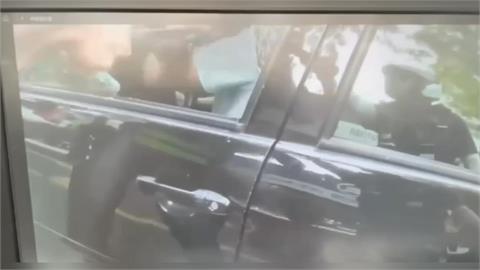 警匪街頭追逐 台中男拒檢狂飆 勇警強勢破窗拉衣領