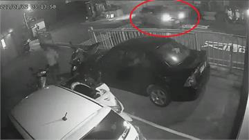 快新聞／淡水轎車失控衝撞婦人 還撞倒路旁5機車後肇逃