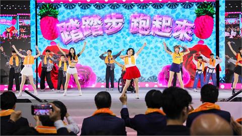 運動部(影)／新世代健康操？中職6隊女孩攜手美鳳老師　揭牌典禮大跳「全民毛巾操」