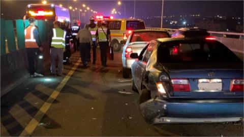 台８８線死亡車禍！女下車擺三角錐被撞飛　彈對向車道遭多車輾斃