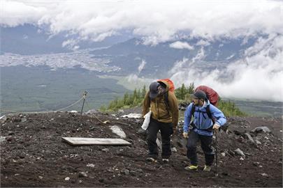 富士山7月起開放入山　山梨縣設新制拚改善登山秩序