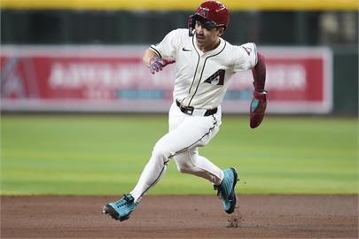 MLB(影)/台美混血明星強打「卡仔」炸裂!助響尾蛇9:0完封金鶯