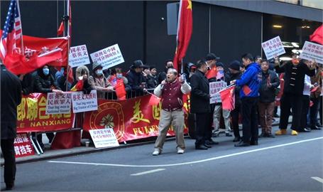 中國僑民抗議蔡英文嗆「不能說總統」　記者霸氣反擊：我們台灣人當然叫總統