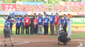 快新聞／台南棒球場美國日 AIT處長大讚「台灣防疫和民主」