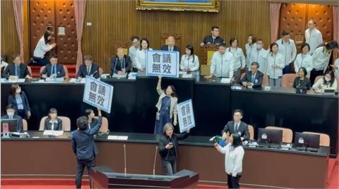 國民黨立委「沒挺亞亞」原因曝光！立院整隊突襲「10分鐘速通過2公投案」