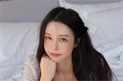 大馬鋼琴女神秀辣照　李元玲黑色連身泳裝只綁「細繩」網：女神尺度！