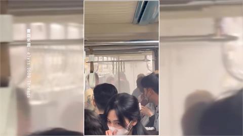 可怕！北捷車廂又見乘客狂逃　「行動電源自燃」濃煙四散