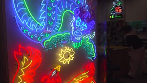 香港街頭霓虹燈廣告漸少　仍有製作師傅堅持傳統並傳授