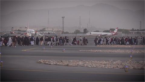 塔利班食言！阻擋美國包機起飛　約百人仍滯留