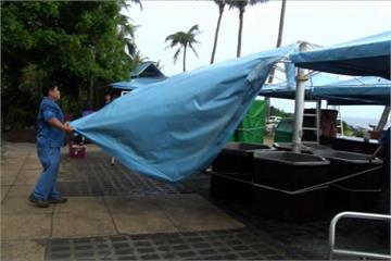 天鴿颱風逼近  恆春半島遊客照玩