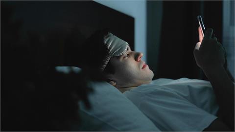 睡到一半醒來別忽視！專家示警：「3時間點」暗示器官在偷偷敲警鐘