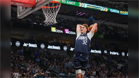 NBA(影)/19歲「旗子哥」寫「史上首見」4大神紀錄!詹皇、柯比都辦不到