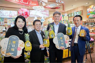 嘉義縣長翁章梁快閃日本山口縣中學推廣蜜梨鳳梨