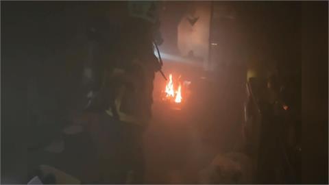 疑與家人吵架「燒雜物」洩憤　警消破門男子倒臥在地嗆傷送醫