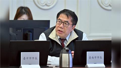 女學生盜黃偉哲照片「貼假放假文」遭法辦！小草稱藍白不會報警被打臉
