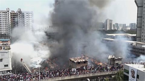 孟加拉首都最大成衣市場火警　火勢延燒6小時才撲滅