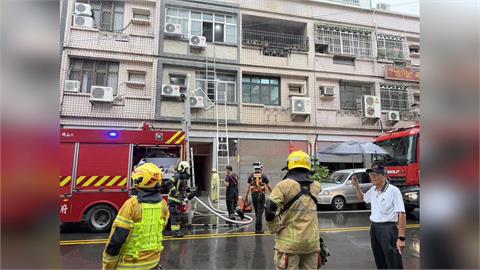 一場火警燒出通緝犯？　岡山透天厝起火　男「脫困就落跑」警火速圍捕