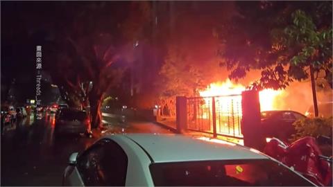 火光沖天！　士林地檢停車場回收區烈火狂燒　警消急救援