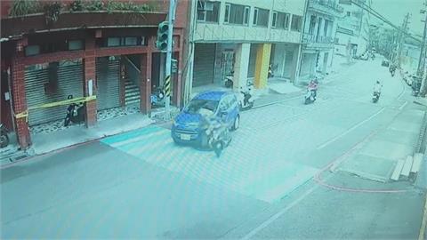桃園轎車衝撞路旁2車7機車　婦被壓倒頭部受傷、駕駛稱閃車釀禍