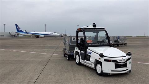 可望解決人力荒！　日本羽田機場測試「無人行李車」