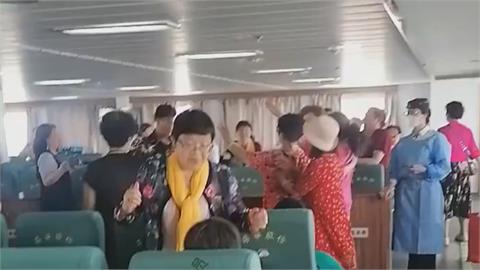 中國大媽渡輪上嗨跳廣場舞　同船乘客不堪其擾崩喊：可以報警嗎？