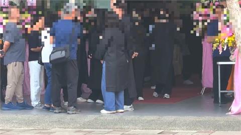 助理參加告別式發名片　想要票想瘋了？柯志恩認「真的不妥」